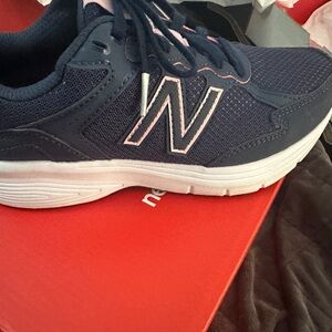 New Balance 460 V3 Navy Ladies Running Shoes - 7 WIDE Almost New